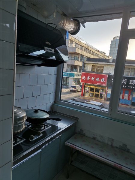 繽紛上街附近的一樓出租，家具家電齊全