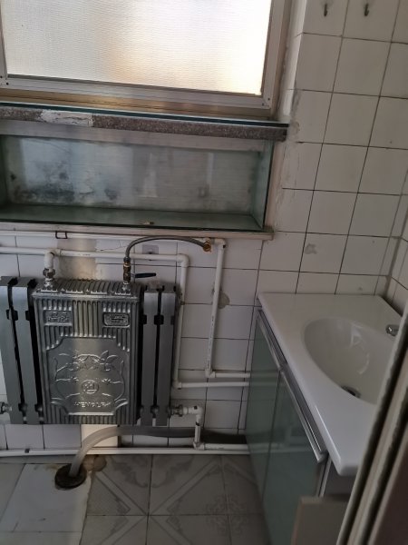 繽紛上街附近的一樓出租，家具家電齊全